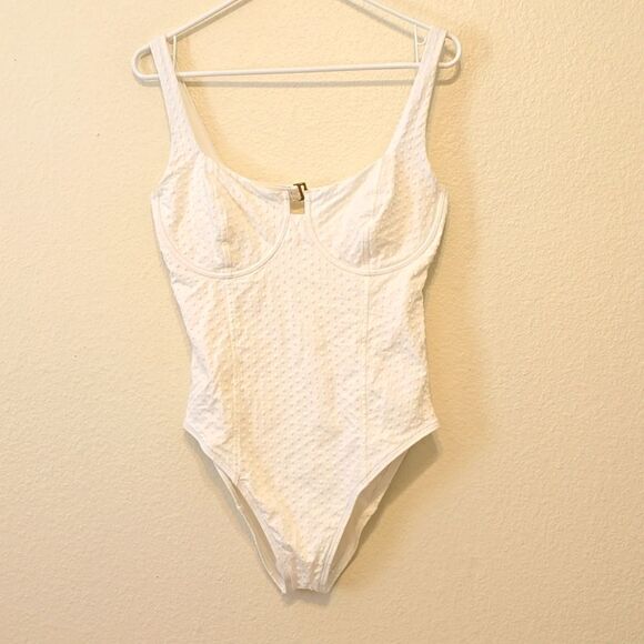 - L*SPACE WHITE ONEPIECE SWIMSUIT SIZE 12 - Picture 1 of 11
